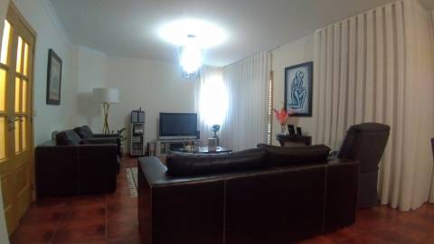 Moradia T4 com Logradouro e Jardim ao Intermarché de Vila Real