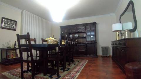 Moradia T4 com Logradouro e Jardim ao Intermarché de Vila Real