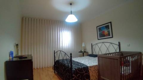 Moradia T4 com Logradouro e Jardim ao Intermarché de Vila Real