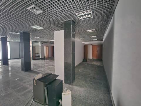 Loja de 295m2 no Centro das Pedras Salgadas