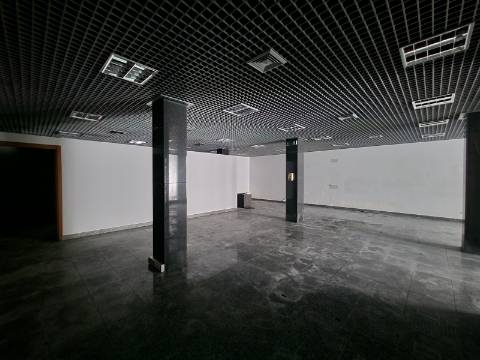 Loja de 295m2 no Centro das Pedras Salgadas
