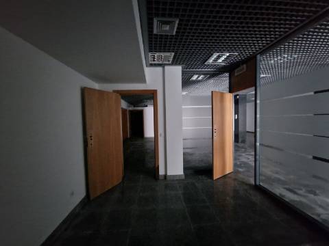 Loja de 295m2 no Centro das Pedras Salgadas