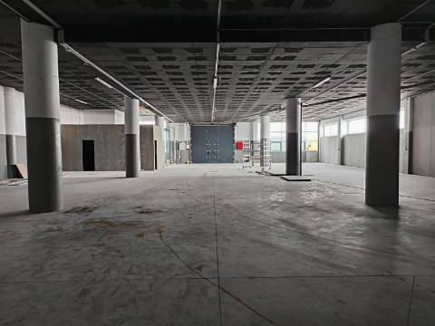 A estrear, armazém de 580 m2 na ZI de Constantim, Vila Real