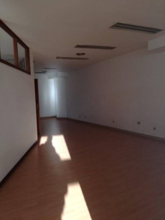 Loja de 114 m2 ao Terminal Rodoviário em Vila Real