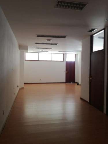 Loja de 114 m2 ao Terminal Rodoviário em Vila Real