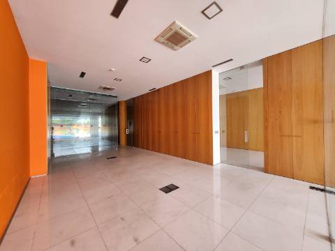 Imóvel Arrendado | Loja de 180m2 Junto ao Nosso Shopping