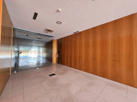 Imóvel Arrendado | Loja de 180m2 Junto ao Nosso Shopping