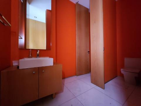 Imóvel Arrendado | Loja de 180m2 Junto ao Nosso Shopping