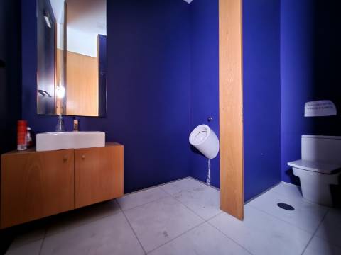 Imóvel Arrendado | Loja de 180m2 Junto ao Nosso Shopping