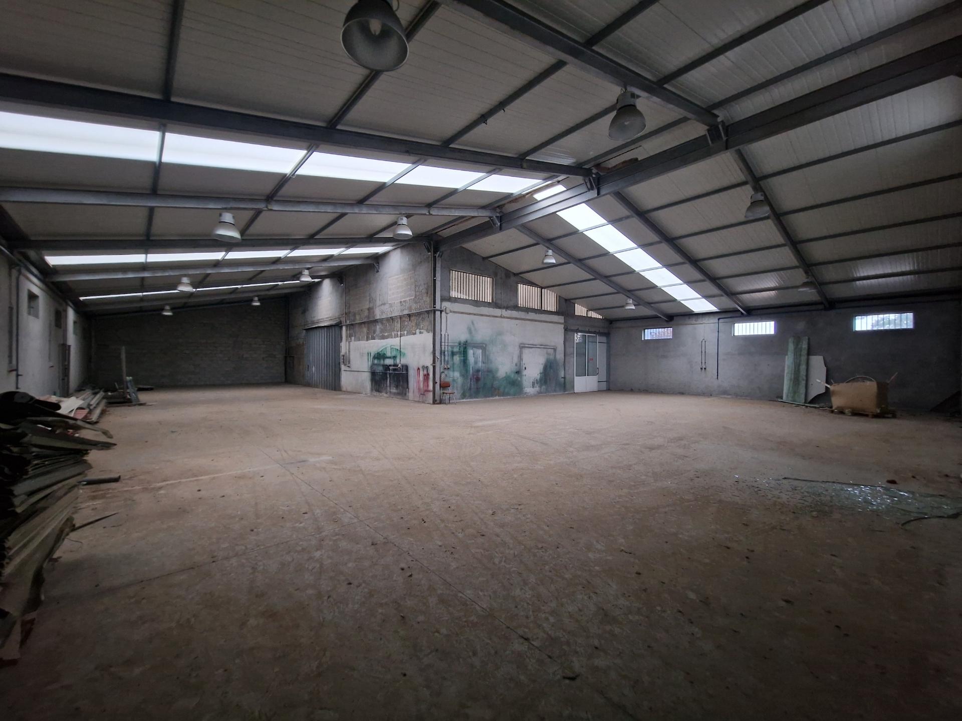 Armazém de 501m2 na Zona Industrial de Constantim, Vila Real