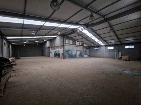 Armazém de 501m2 na Zona Industrial de Constantim, Vila Real