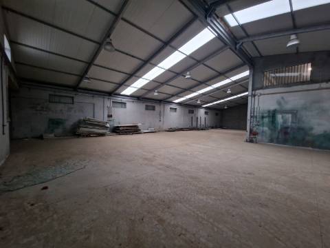 Armazém de 501m2 na Zona Industrial de Constantim, Vila Real