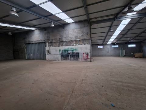 Armazém de 501m2 na Zona Industrial de Constantim, Vila Real