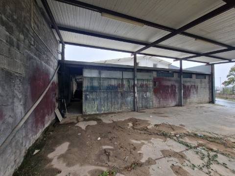 Armazém de 501m2 na Zona Industrial de Constantim, Vila Real