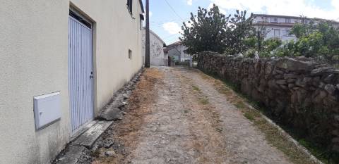 Para Recuperar | Moradia em Pedra | Carva, Murça