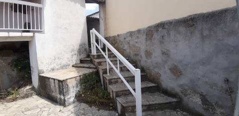 Para Recuperar | Moradia em Pedra | Carva, Murça