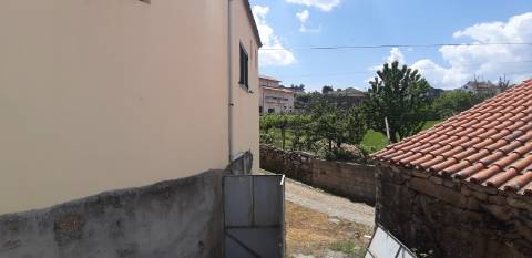 Para Recuperar | Moradia em Pedra | Carva, Murça