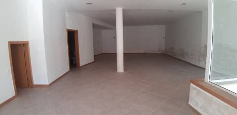 Loja de 112 m2 na Vila de Murça