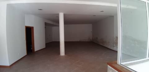 Loja de 112 m2 na Vila de Murça