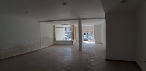 Loja de 112 m2 na Vila de Murça