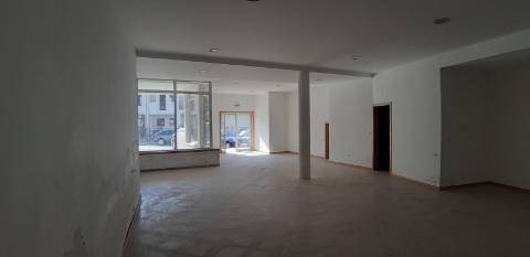 Loja de 112 m2 na Vila de Murça