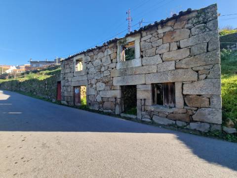 Com Projeto Aprovado | Imóvel para Reconstrução de Moradia T3 | Vila Real