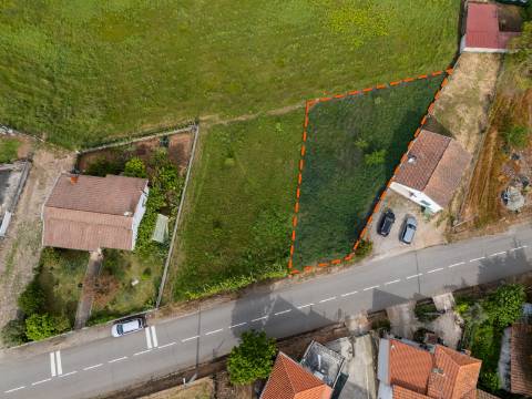 Lote para Moradia com 2 Andares e 4 Frentes em Roalde, Sabrosa