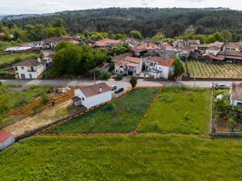 Lote para Moradia com 2 Andares e 4 Frentes em Roalde, Sabrosa
