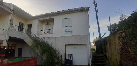 Moradia T3 Geminada Implantada em Terreno de 588 m2 em Bujões, Vila Real