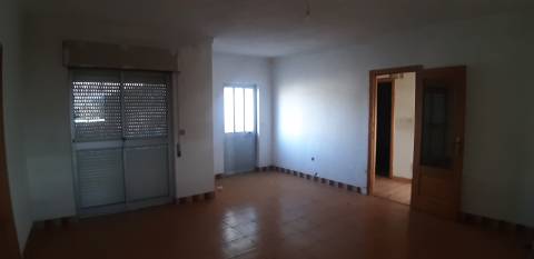 Moradia T3 Geminada Implantada em Terreno de 588 m2 em Bujões, Vila Real