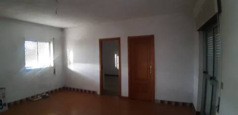 Moradia T3 Geminada Implantada em Terreno de 588 m2 em Bujões, Vila Real