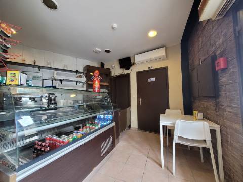 Trespassa-se Padaria em Pleno Funcionamento