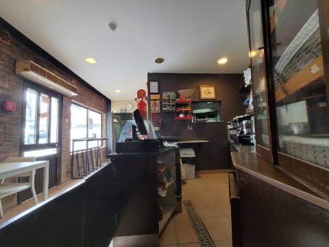 Trespassa-se Padaria em Pleno Funcionamento