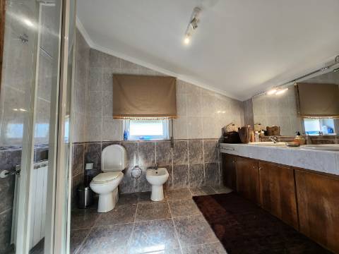 Moradia T4 de Arquitetura Singular em Mateus, Vila Real