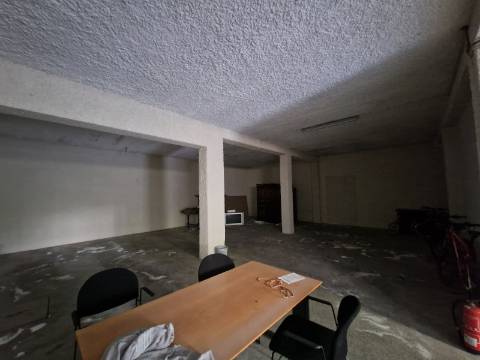 Armazém com 291,33 m2 ao Nosso Shoping em Vila Real