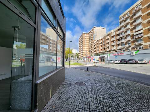 Em Campanha, Loja com 27 m2 na Rua Miguel Torga em Vila Real