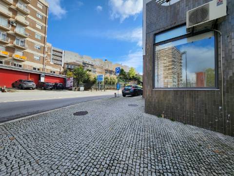 Em Campanha, Loja com 27 m2 na Rua Miguel Torga em Vila Real