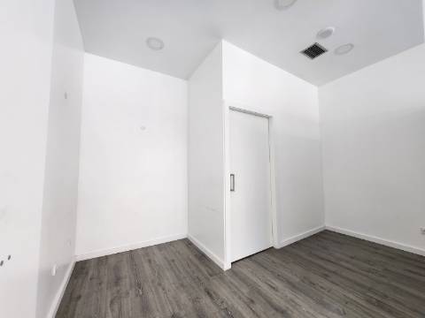 Em Campanha, Loja com 27 m2 na Rua Miguel Torga em Vila Real