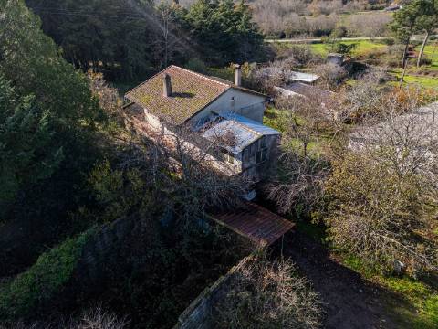 Em Campanha, Moradia T3 e Outras Edificações em Terreno de 12.491m2