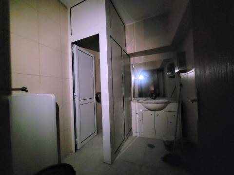 Em Vila Real, Loja de Cave e Rés do Chão Junto à Loja do Cidadão