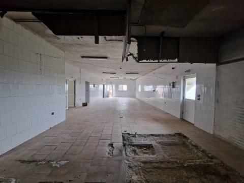 Espaço Comercial Licenciado para Padaria em Sanfins do Douro