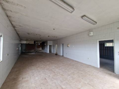 Espaço Comercial Licenciado para Padaria em Sanfins do Douro