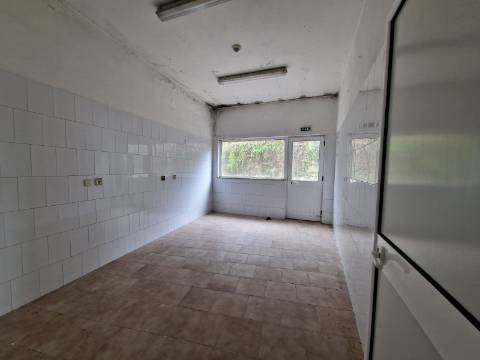 Espaço Comercial Licenciado para Padaria em Sanfins do Douro
