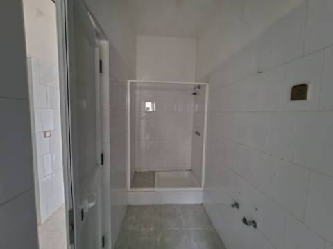 Espaço Comercial Licenciado para Padaria em Sanfins do Douro