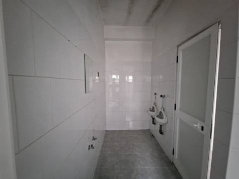 Espaço Comercial Licenciado para Padaria em Sanfins do Douro