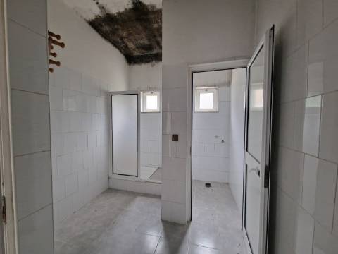 Espaço Comercial Licenciado para Padaria em Sanfins do Douro