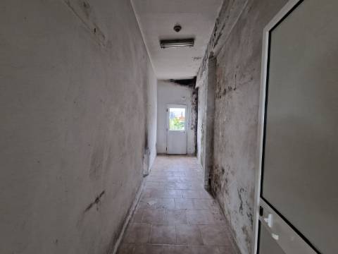 Espaço Comercial Licenciado para Padaria em Sanfins do Douro