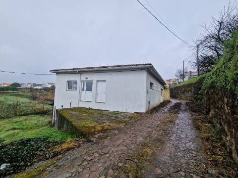 Espaço Comercial Licenciado para Padaria em Sanfins do Douro