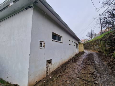 Espaço Comercial Licenciado para Padaria em Sanfins do Douro