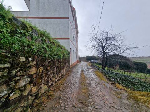 Espaço Comercial Licenciado para Padaria em Sanfins do Douro